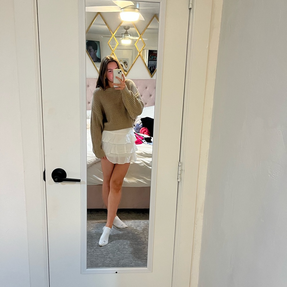 Revolve Elegant White Tiered Skirt - Picture 3 of 4